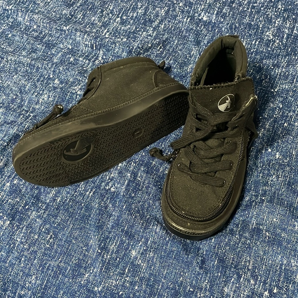 Boys sz 1 Billy’s zip up shoes.